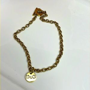 D&G VINTAGE GOLD TOGGLE NECKLACE